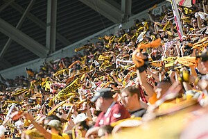 30.785 Zuschauer unterstützten die Mannschaft im ausverkauften DDV-Stadion. (Foto: SGD)