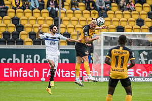 Sebastian Mai klärt den Ball per Kopf. | Foto: Dennis Hetzschold