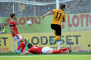 Justin Eilers vollendet den Abpraller zum 1:1-Endstand.