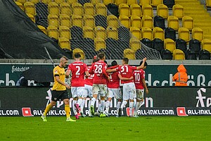 Freude bei den Gästen nach dem 0:1 durch Julian Korb