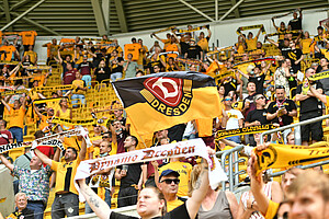 Die SGD feierte zum Saisonauftakt die Rückkehr der Dynamo-Fans ins Rudolf-Harbig-Stadion. 7.102 Zuschauer waren am Samstag vor Ort. | Foto: Dennis Hetzschold