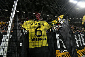 Der K-Block gedachte der verstorbenen Dynamo-Legende Reinhard Häfner.
