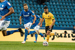 Aias Aosman vor Lukas Hinterseer