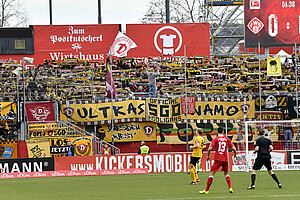 Voller Gästeblock: Starker Support der Dynamo-Fans