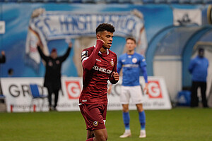 Königsdörffer setzt in der ersten Halbzeit noch einen drauf und stellt auf 3:0. | Foto: Steffen Kuttner