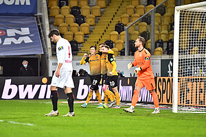 Pascal Sohm jubelt mit Julius Kade und Jonathan Meier nach seinem Treffer per Flugkopfball in der 12. Minute. | Foto: Dennis Hetzschold