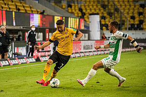 Niklas Kreuzer setzt zum Dribbling an. | Foto: Steffen Kuttner