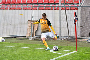 Meier bringt die Ecke ... Foto: Dennis Hetzschold