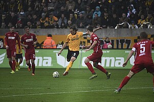 Hefele probiert's aus der Distanz