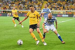 Torschütze Lucas Röser vor Gerrit Nauber