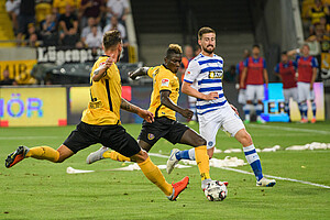 Moussa Koné zieht auf das MSV-Tor ab