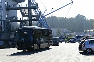 Der Mannschaftsbus vorm Ostseestadion