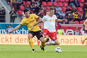 Jannis Nikolaou bedrängt Marc Lais