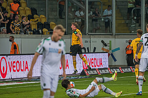 Großer Jubel beim Torschützen und im weiten Rund des Rudolf-Harbig-Stadions. | Foto: Dennis Hetzschold