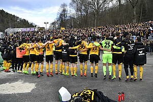 Die Mannschaft mit den Auswärtsfahrern nach dem Spiel