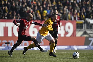 Marvin Stefaniak im Zweikampf mit Miso Brecko