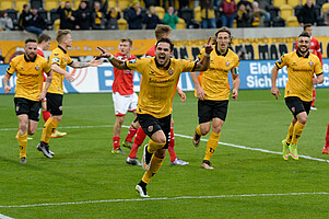 Pascal Testroet bejubelt sein Tor gegen Mainz II, das jetzt zur Wahl zum "Tor des Jahres" 2016 steht!