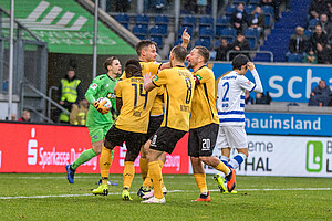 Ein frühes Tor von Röser spielte der SGD in die Karten.