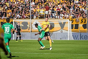 Marco Hartmann im Kopfballduell