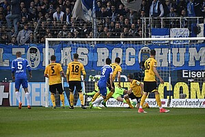 Ex-Dynamo Losilla dreht das Spiel zum 2:3.