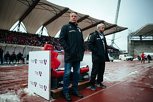 Uwe Neuhaus (l.) konnte mit dem ersten Punktspiel 2016 nicht zufrieden sein.