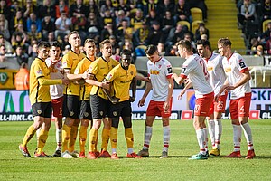Die Dynamo-Offensive in Erwartung eines Eckballs