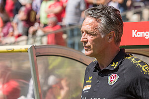 Dynamos Cheftrainer Uwe Neuhaus nahm vor der Partie vier Veränderungen vor. (Foto: SGD/Steffen Kuttner)