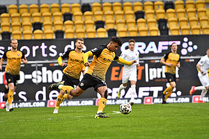 Klasse Auftritt von Königsdörffer, der kurz vor dem Pausenpfiff auf 2:0 stellt. | Foto: Dennis Hetzschold