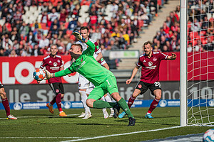 Kevin Broll hält die SGD mit diversen Glanzparaden ein ums andere Mal im Spiel. | Foto: Dennis Hetzschold