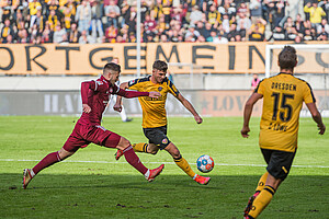 Im Mittelfeld liefern sich Antonis Aidonis und Co. mit dem FCN viele Zweikämpfe. | Foto: Dennis Hetzschold  