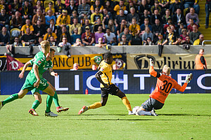 Burchert wirft sich gegen Koné in den Ball