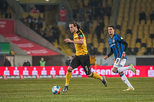 Yannick Stark treibt den Ball nach vorn. | Dennis Hetzschold