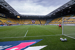 Vor wahrer Geisterkulisse bestreitet die SGD das erste Spiel nach der Corona-Pause. | Foto: Steffen Kuttner