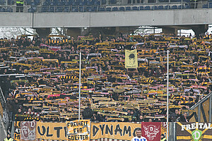Lautstarker Auswärtssupport auch in Duisburg. (Foto: Steffen Kuttner)