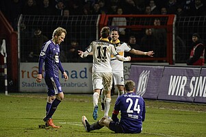 Justin Eilers und Paco Testroet jubeln.