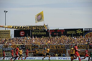 Im August waren die Dynamo-Fans das erste Mal in Würzburg zu Gast, zum Jahresabschluss unter Flutlicht kommen die Kickers nun nach Dresden.