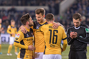 Ballas (Mitte) schwört Kreuzer und Heise (r.) ein.