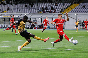Hereingabe von Agyemang Diawusie. | Foto: Steffen Kuttner
