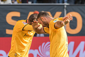 Gogia und Kreuzer mit dem "Dab" nach dem 1:0