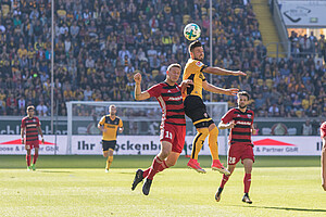 Niklas Kreuzer im Kopfballduell.