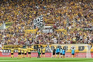 Gemeinsames Einschwören schon vor der Partie. (Foto: SGD/Dennis Hetzschold)