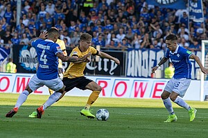 Dzenis Burnic gegen zwei