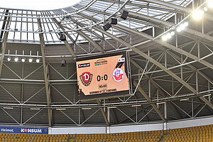 Leistungsgerecht steht am Ende ein 0:0-Unentschieden auf der Anzeigentafel im Rudolf-Harbig-Stadion. | Foto: Dennis Hetzschold