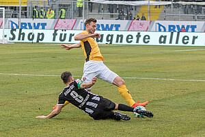 Florian Ballas im Zweikampf. (Foto: Steffen Kuttner)