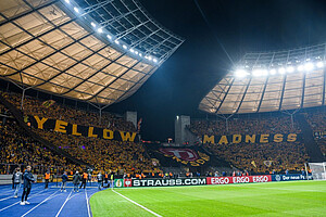 Über 30.000 Dynamo-Anhänger sind im Berliner Olympiastadion dabei.