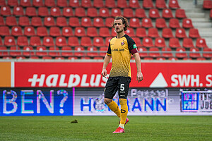 Yannick Stark geht als Kapitän voran und gleicht in der 26. Minute aus. | Foto: Dennis Hetzschold