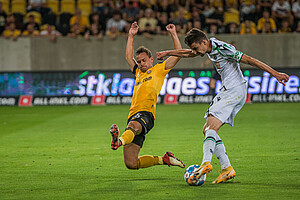 Chris Löwe wirft sich, wie der Rest der Mannschaft voll rein. | Foto: Dennis Hetzschold