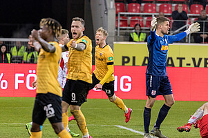 Grenzenloser Jubel: Simon Makienok dreht mit seinem ersten Treffer im Trikot der SGD das Spiel. | Foto: Steffen Kuttner