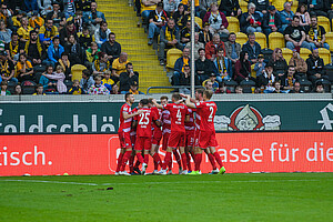 In der 63. Spielminute gehen die Gäste durch Voglsammer in Führung.