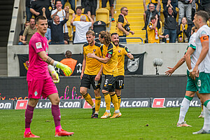 Vor der Pause knipst Daferner nach einem Abpraller. | Foto: Dennis Hetzschold
